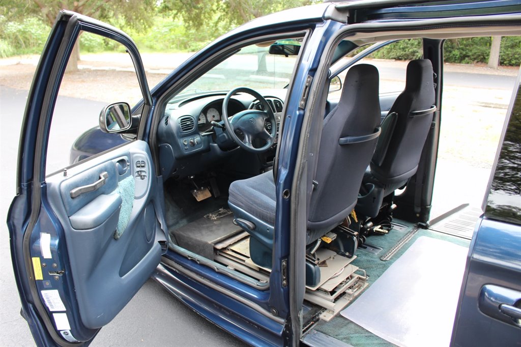 2002 Dodge Grand Caravan - $8,995