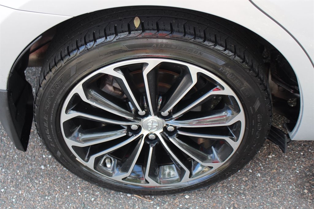 2015 Toyota Corolla - $14,995
