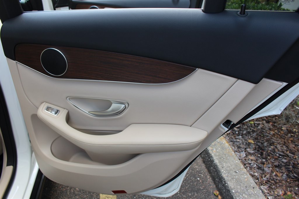 2021 Mercedes-Benz GLC - $24,995