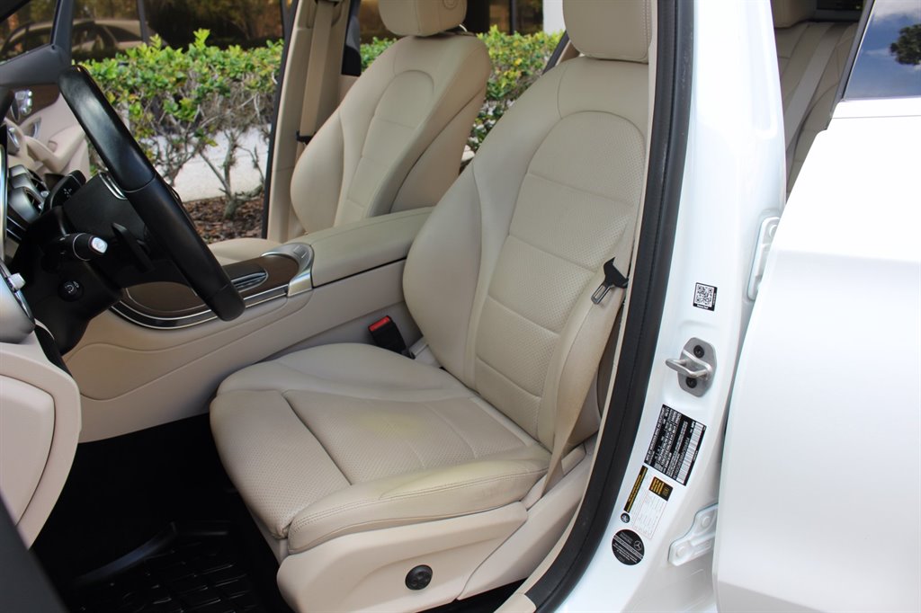 2021 Mercedes-Benz GLC - $24,995