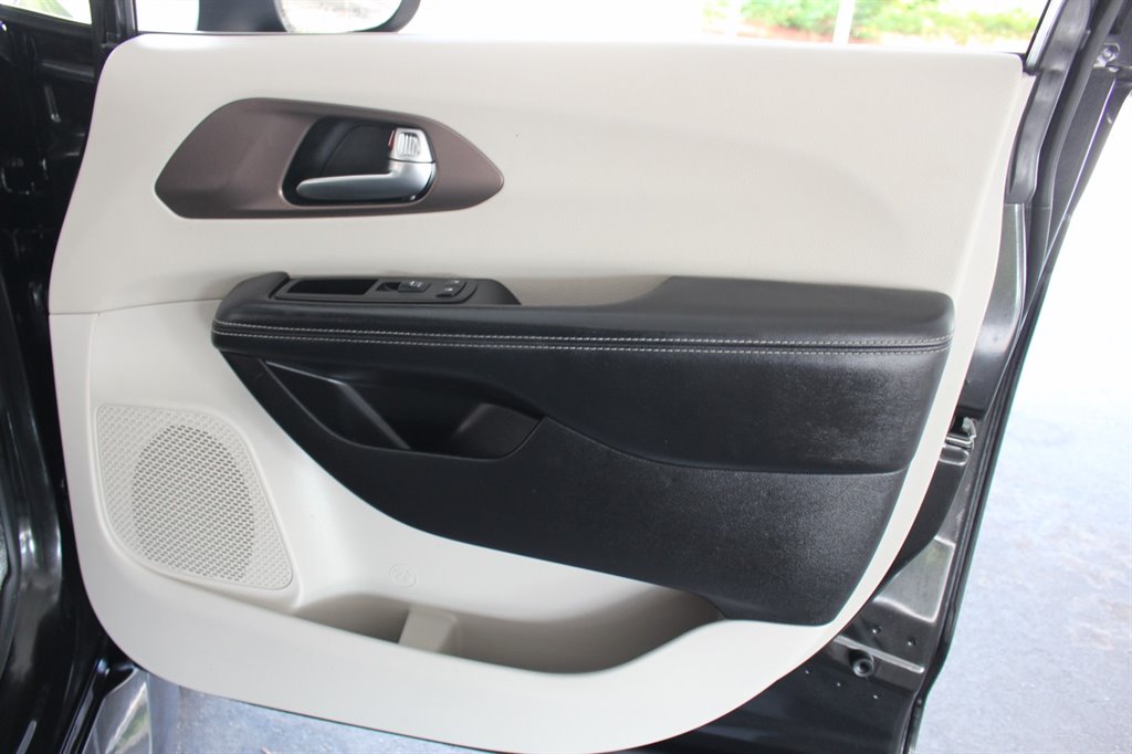 2022 Chrysler Voyager - $38,995