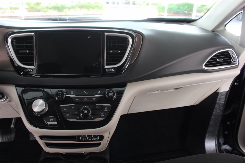 2022 Chrysler Voyager - $38,995