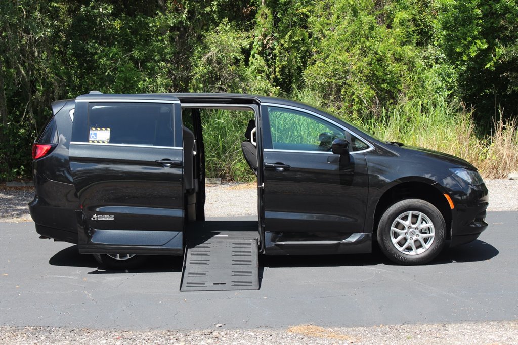 2022 Chrysler Voyager - $38,995
