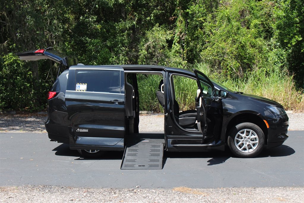 2022 Chrysler Voyager - $38,995