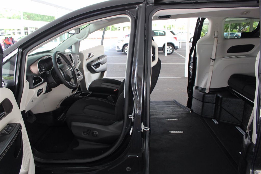 2022 Chrysler Voyager - $38,995