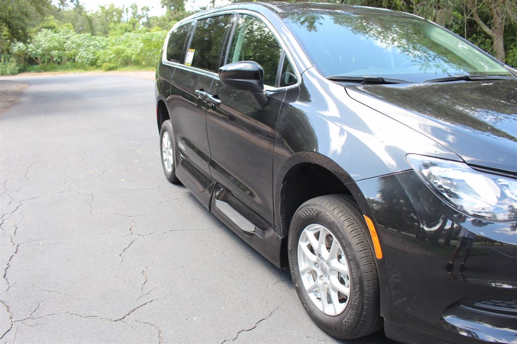 2022 Chrysler Voyager - $38,995