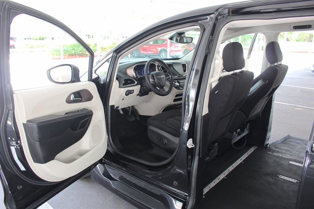 2022 Chrysler Voyager - $38,995