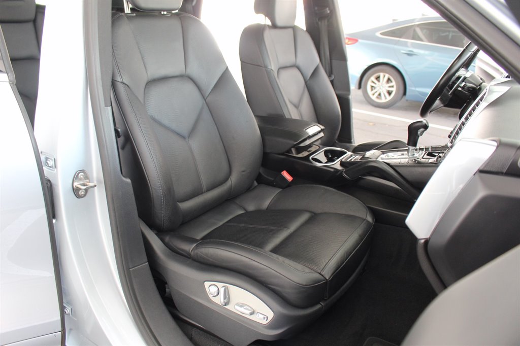2016 Porsche Cayenne - $14,995