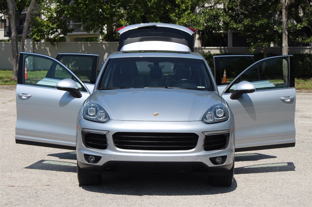 2016 Porsche Cayenne - $14,995