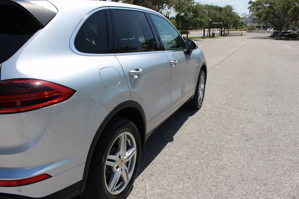 2016 Porsche Cayenne - $14,995