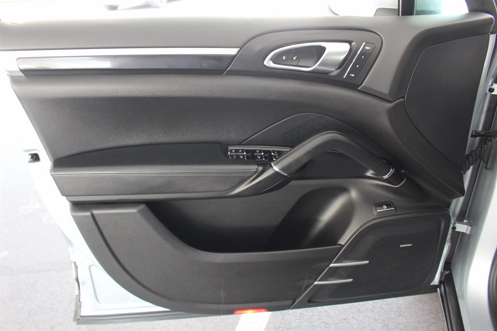 2016 Porsche Cayenne - $14,995
