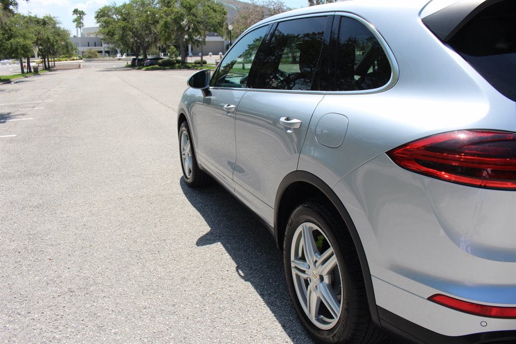 2016 Porsche Cayenne - $14,995