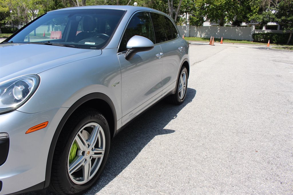 2016 Porsche Cayenne - $14,995
