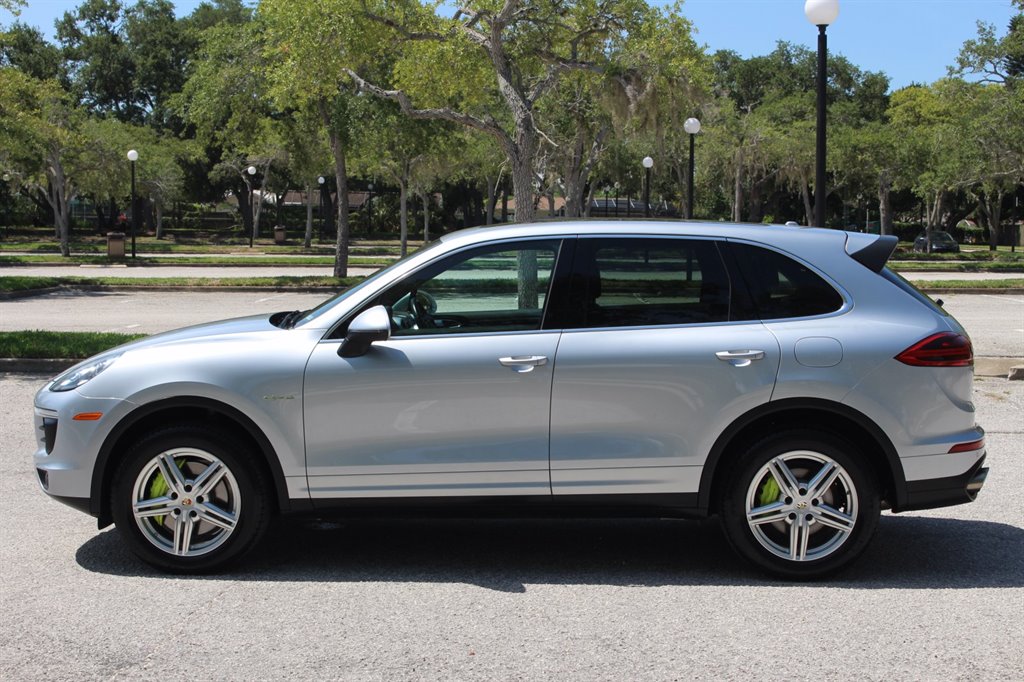 2016 Porsche Cayenne - $14,995