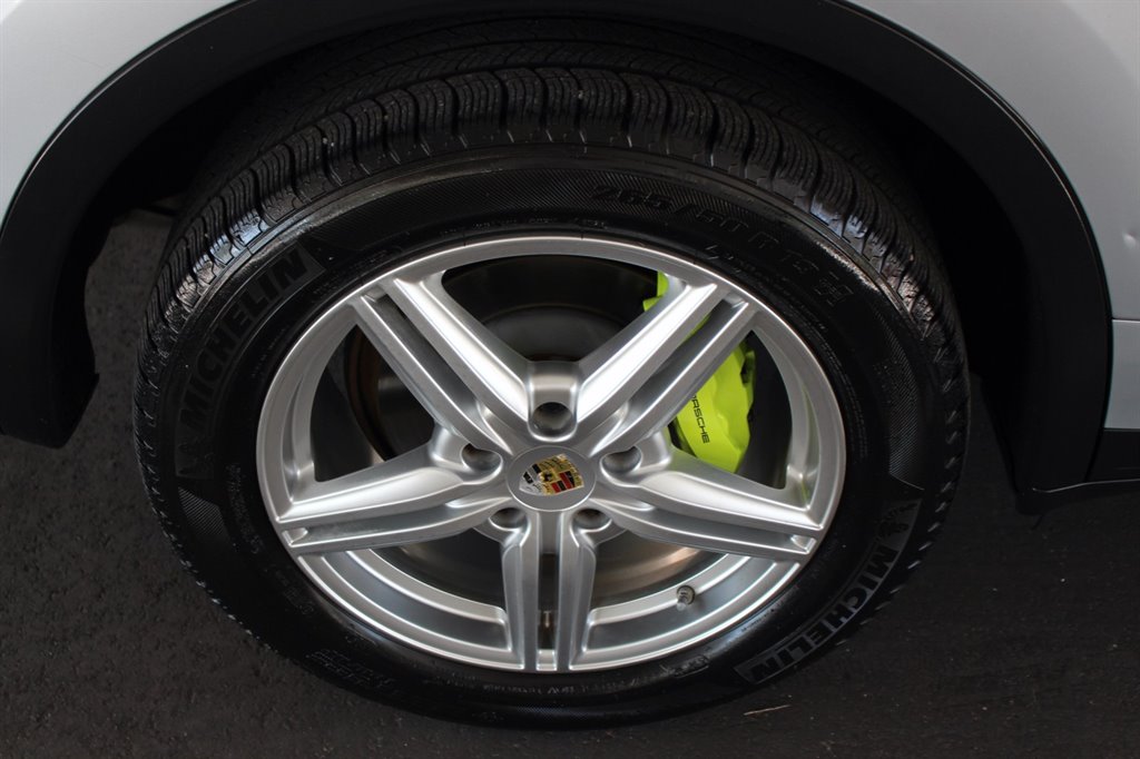 2016 Porsche Cayenne - $14,995