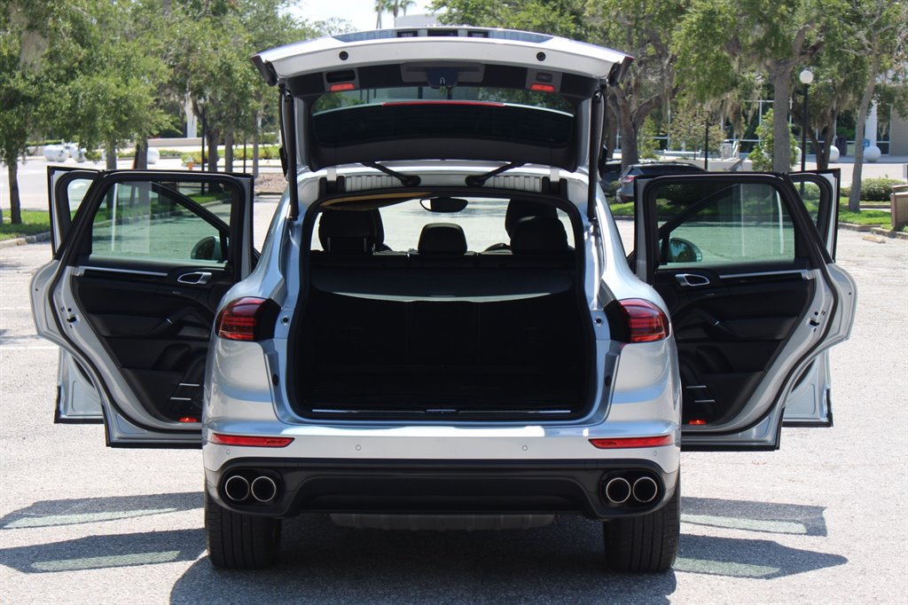 2016 Porsche Cayenne - $14,995