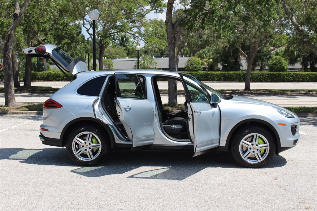 2016 Porsche Cayenne - $14,995