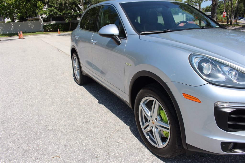 2016 Porsche Cayenne - $14,995