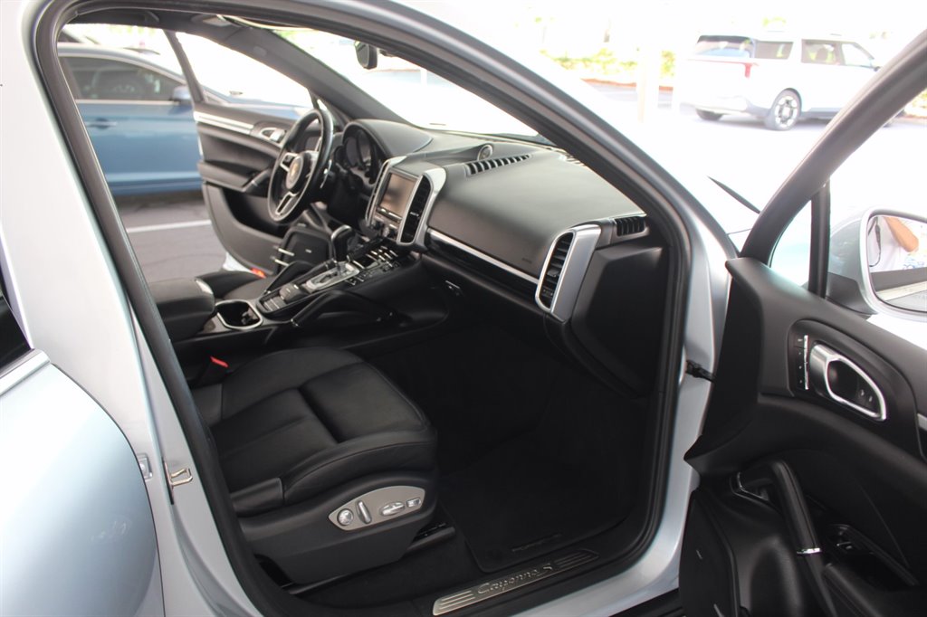 2016 Porsche Cayenne - $14,995