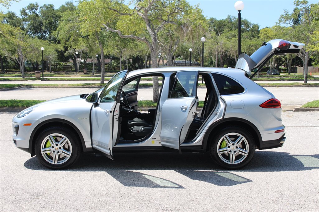 2016 Porsche Cayenne - $14,995