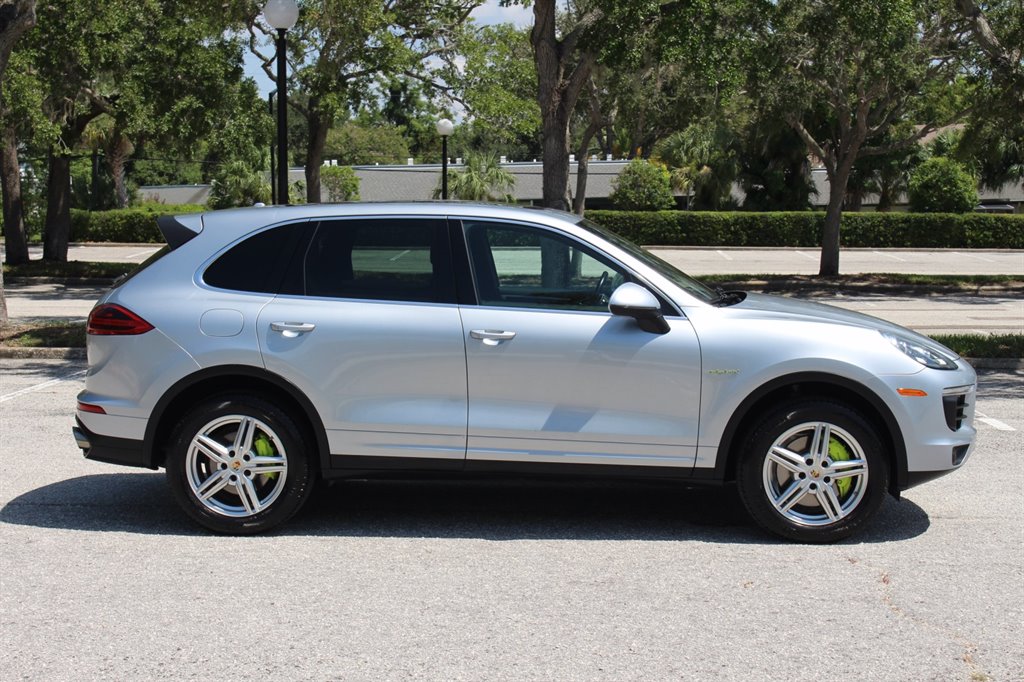 2016 Porsche Cayenne - $14,995