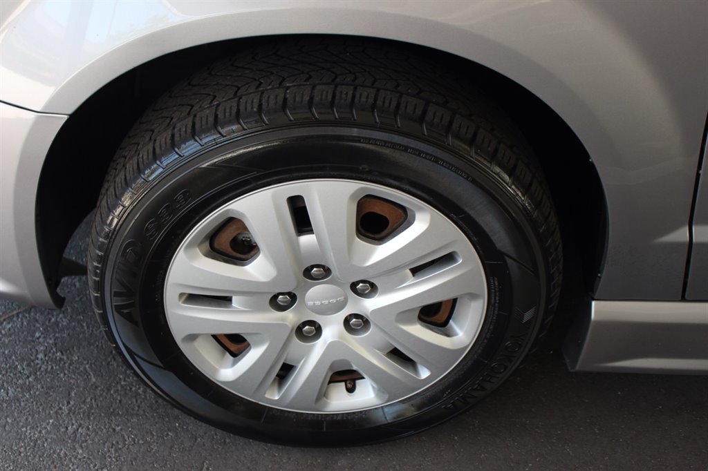 2015 Dodge Grand Caravan - $28,995