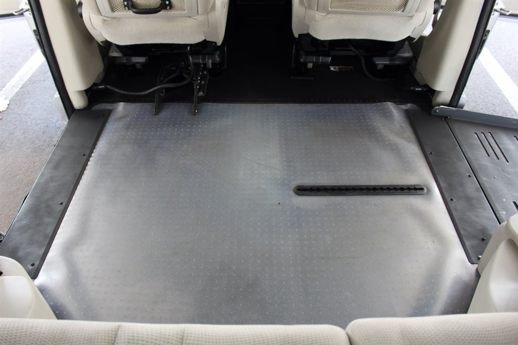 2015 Dodge Grand Caravan - $28,995