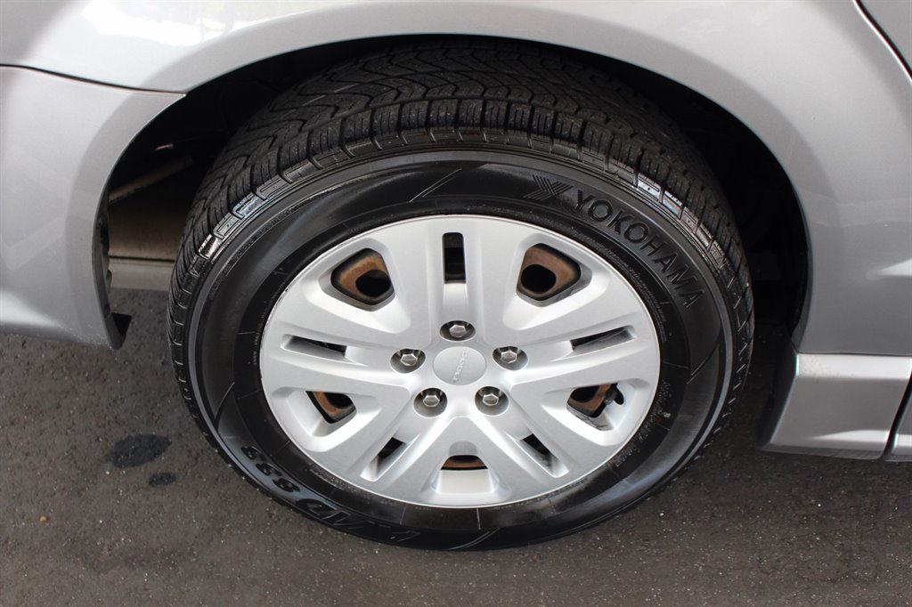 2015 Dodge Grand Caravan - $28,995