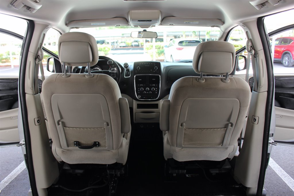 2015 Dodge Grand Caravan - $28,995