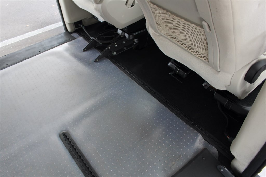 2015 Dodge Grand Caravan - $28,995