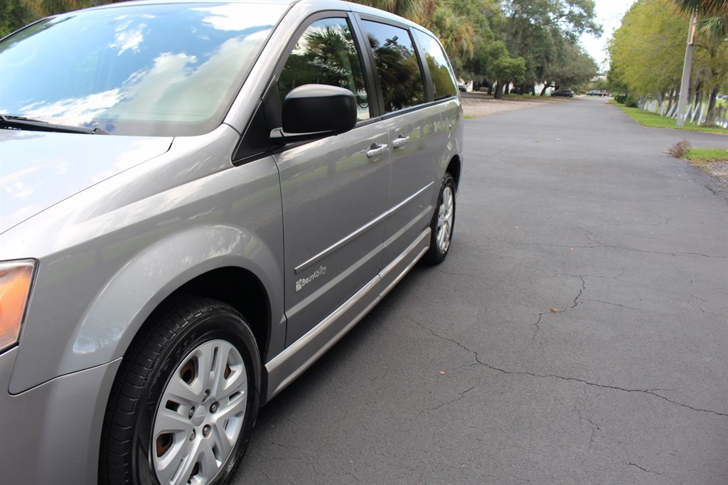 2015 Dodge Grand Caravan - $28,995
