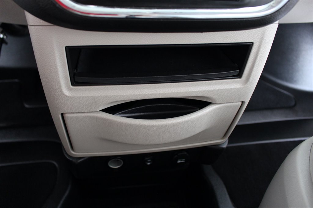 2015 Dodge Grand Caravan - $28,995
