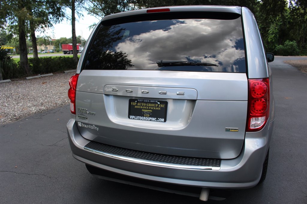 2015 Dodge Grand Caravan - $28,995