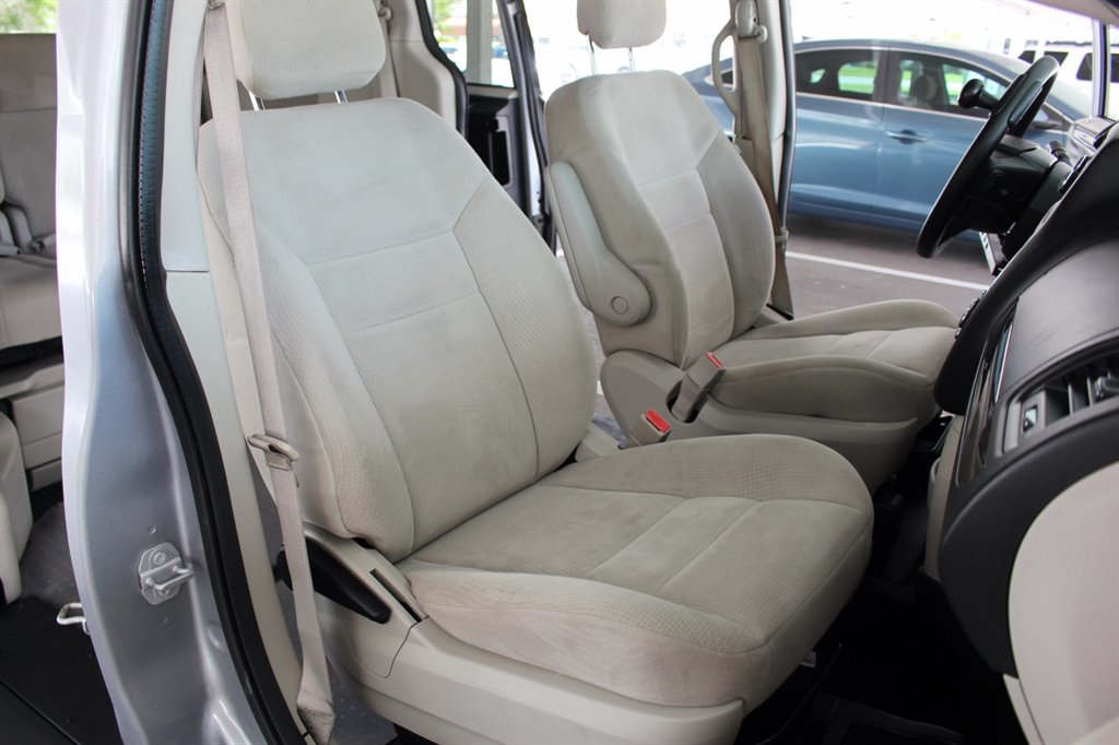 2015 Dodge Grand Caravan - $28,995