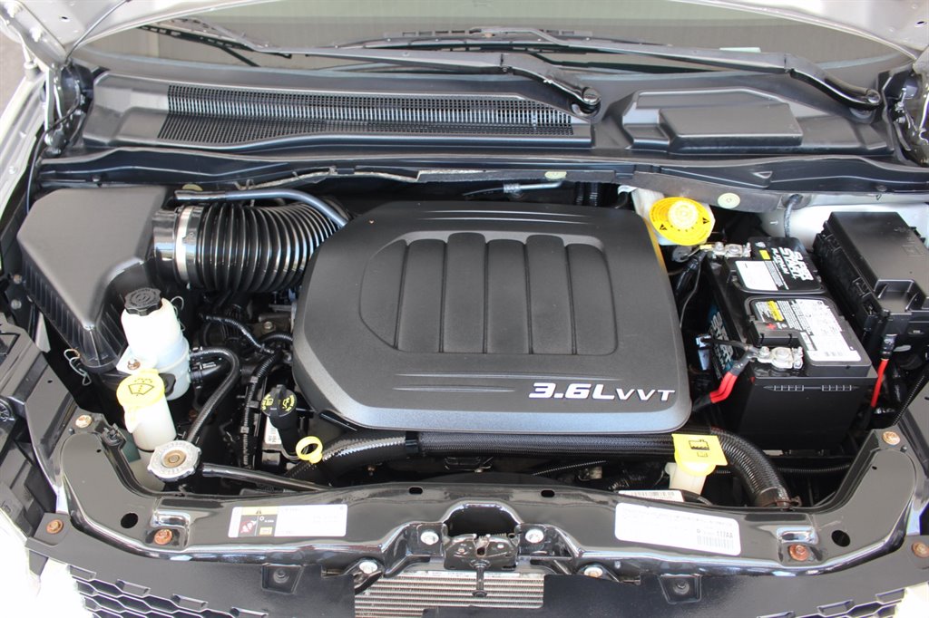 2015 Dodge Grand Caravan - $28,995