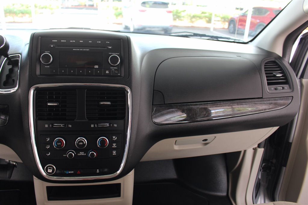 2015 Dodge Grand Caravan - $28,995