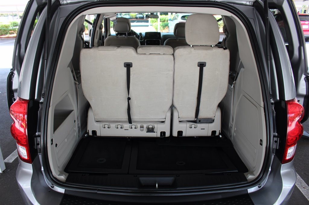 2015 Dodge Grand Caravan - $28,995