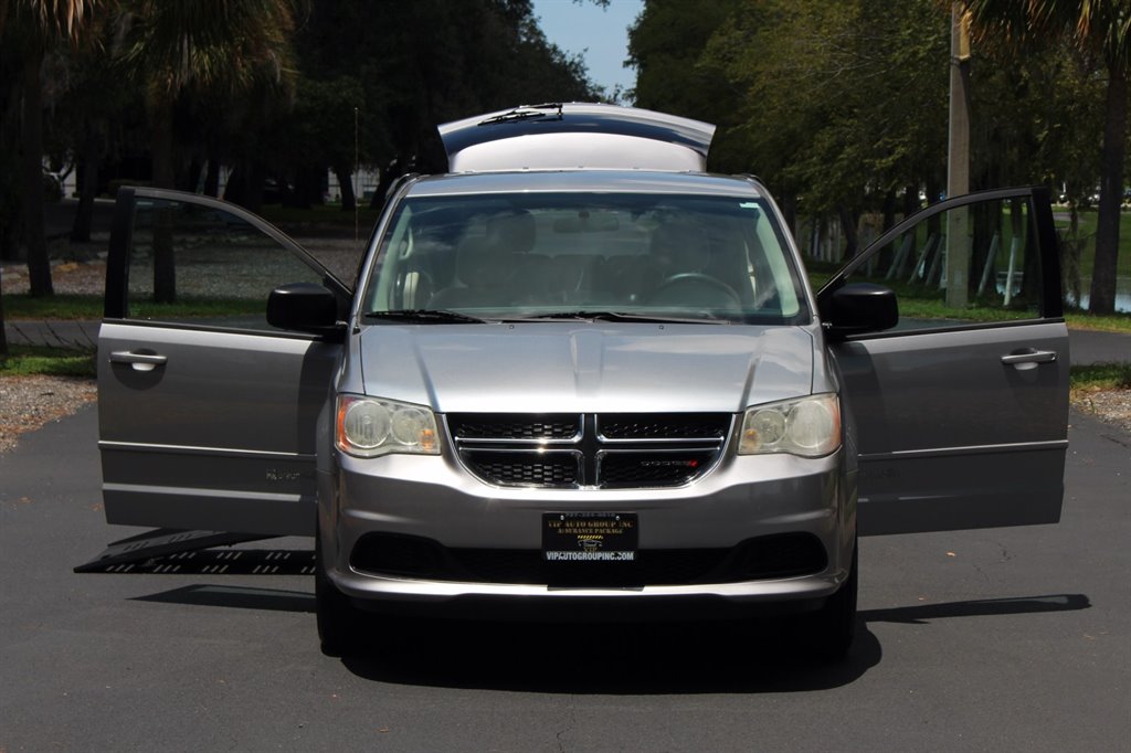 2015 Dodge Grand Caravan - $28,995