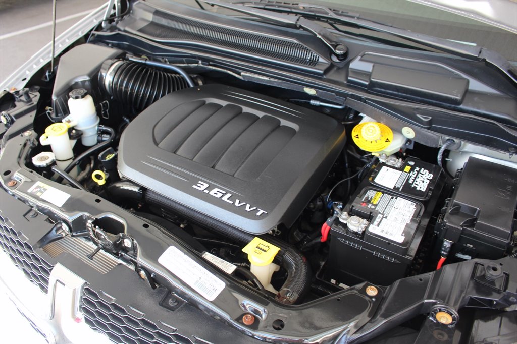 2015 Dodge Grand Caravan - $28,995