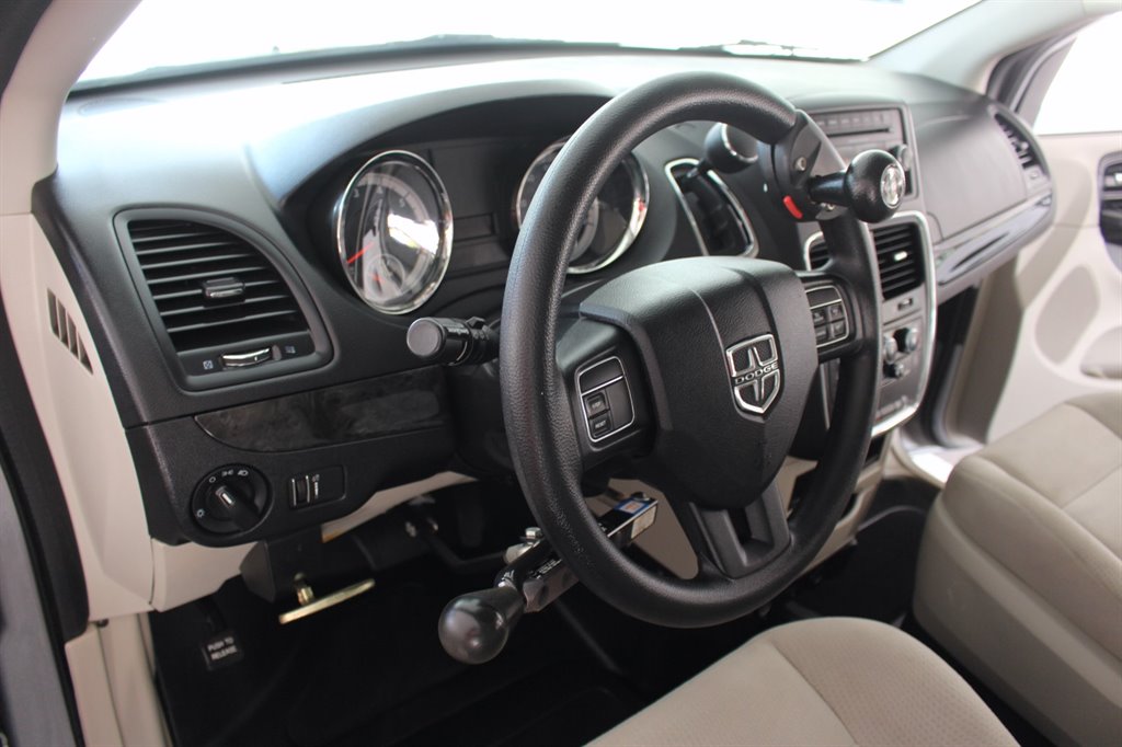 2015 Dodge Grand Caravan - $28,995