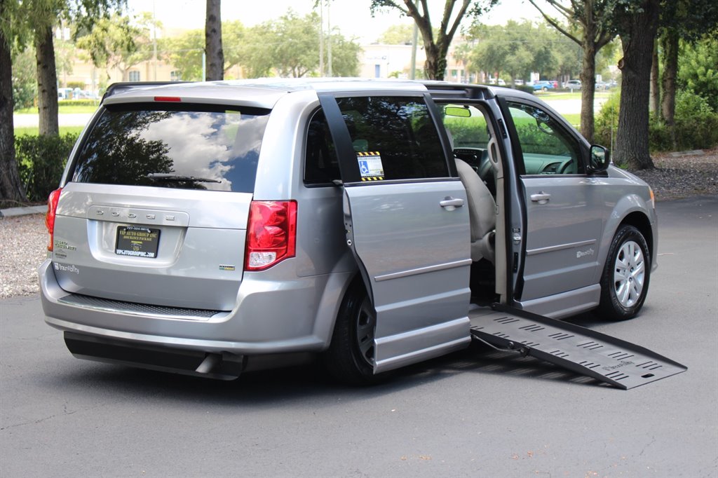 2015 Dodge Grand Caravan - $28,995