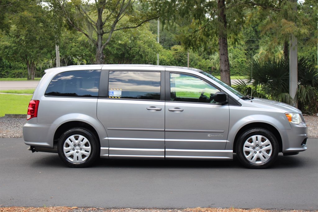 2015 Dodge Grand Caravan - $28,995