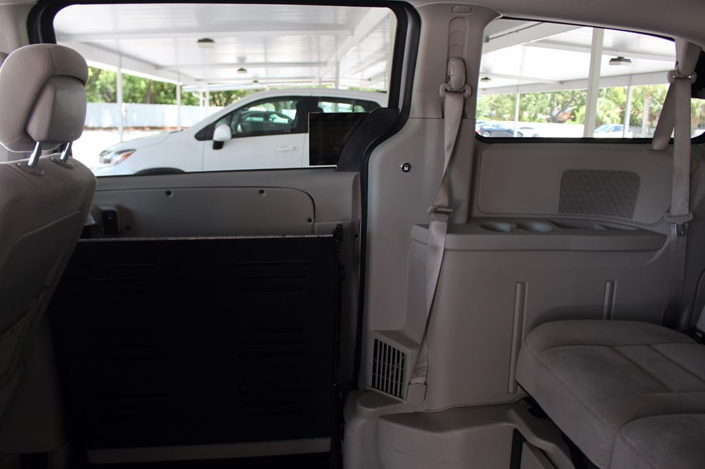 2015 Dodge Grand Caravan - $28,995