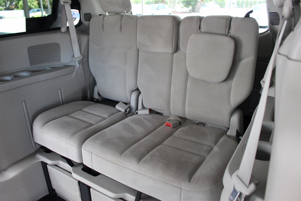 2015 Dodge Grand Caravan - $28,995