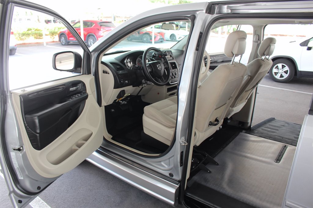 2015 Dodge Grand Caravan - $28,995