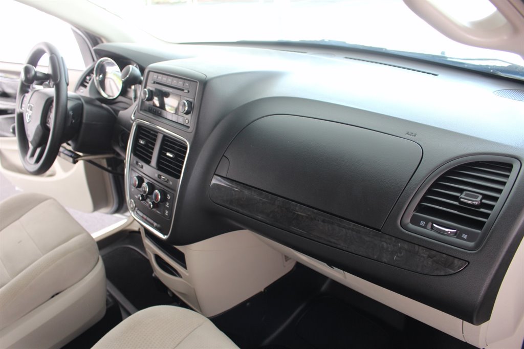 2015 Dodge Grand Caravan - $28,995