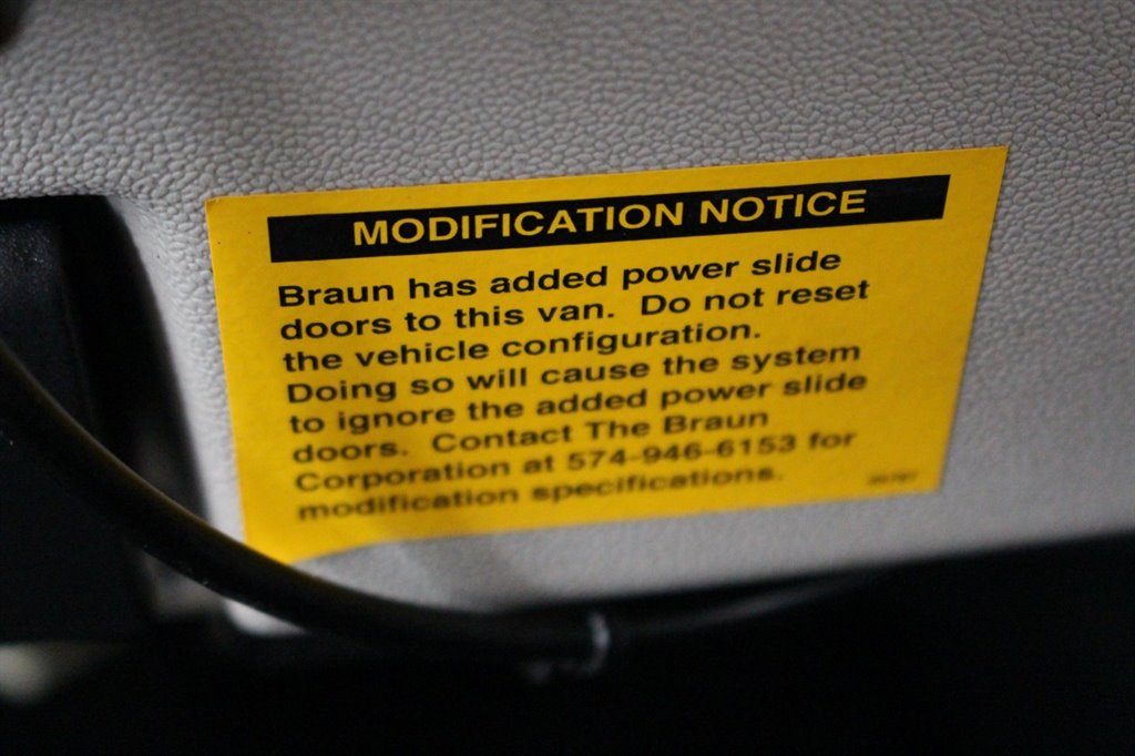 2015 Dodge Grand Caravan - $28,995