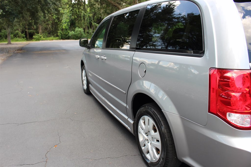 2015 Dodge Grand Caravan - $28,995