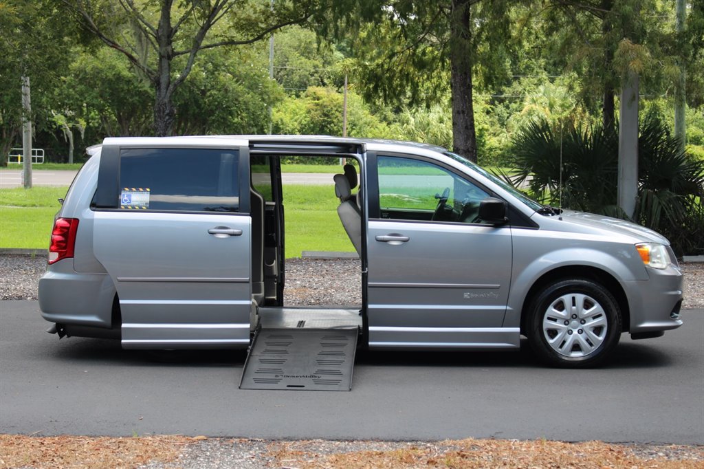 2015 Dodge Grand Caravan - $28,995