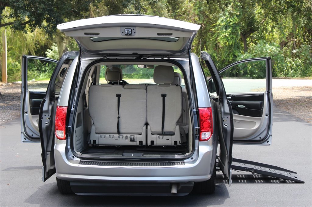 2015 Dodge Grand Caravan - $28,995